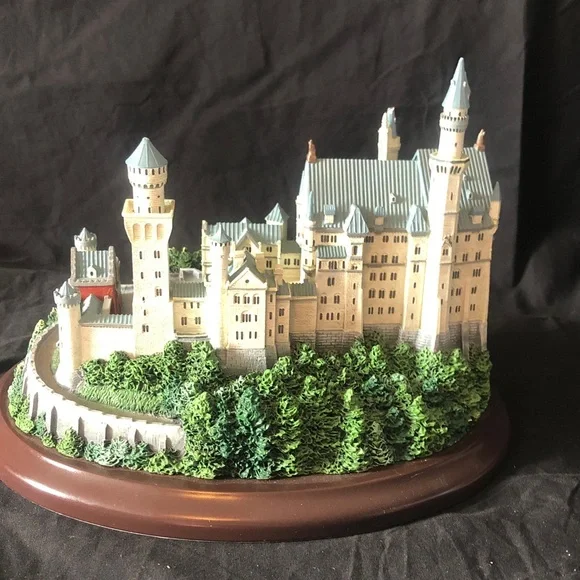 Neuschwanstein Bavaria, Germany castle model by Lennox Castles of the World 1999 - Picture 5 of 10